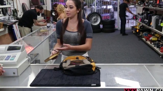 Порно видео #2510: испанки, на работе, в магазине, в колледже, девушки, сосут хуй